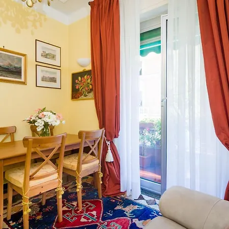 Diamond Apartment *